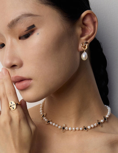 Coral Embrace - Lierah