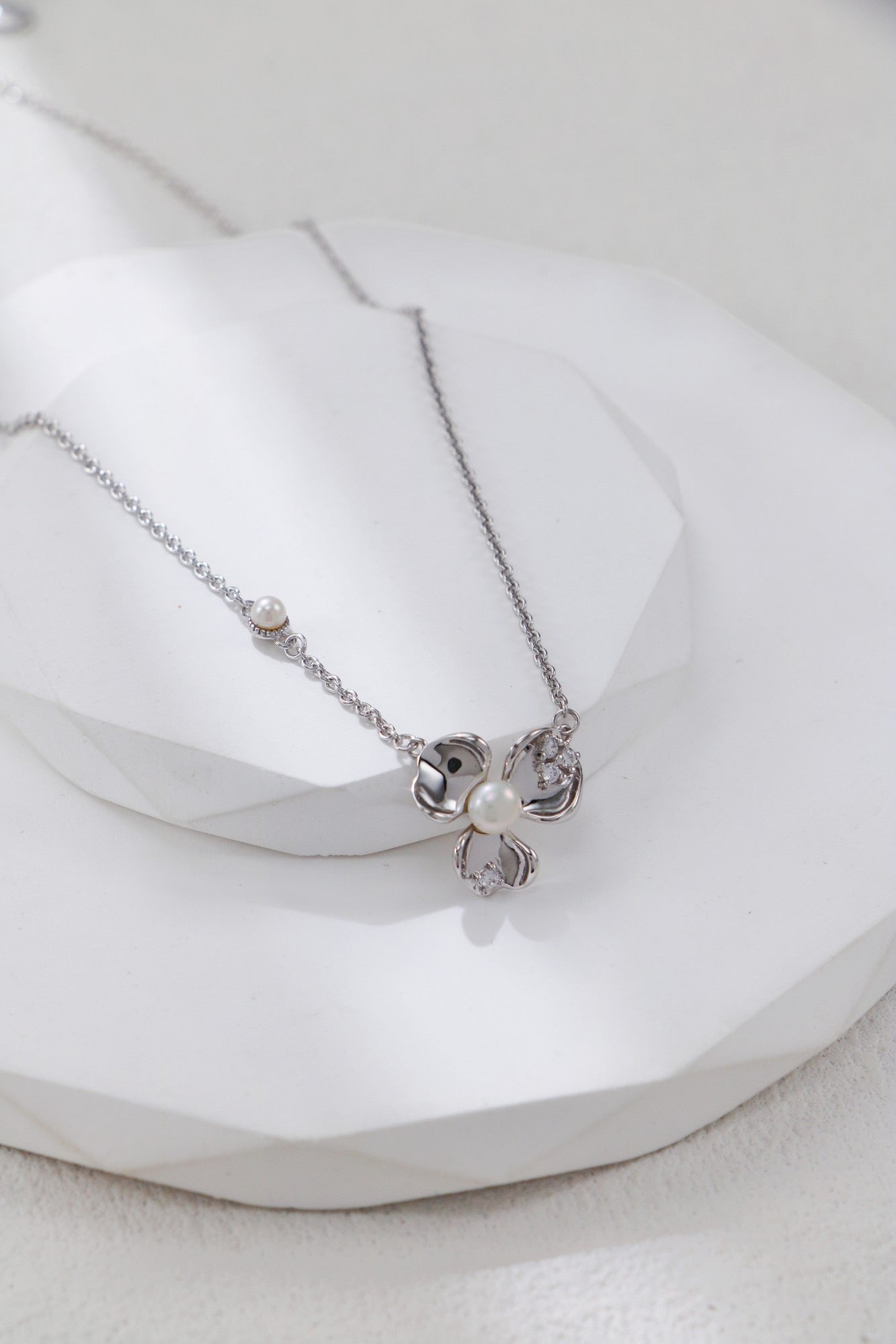 Lustre Bloom - Lierah