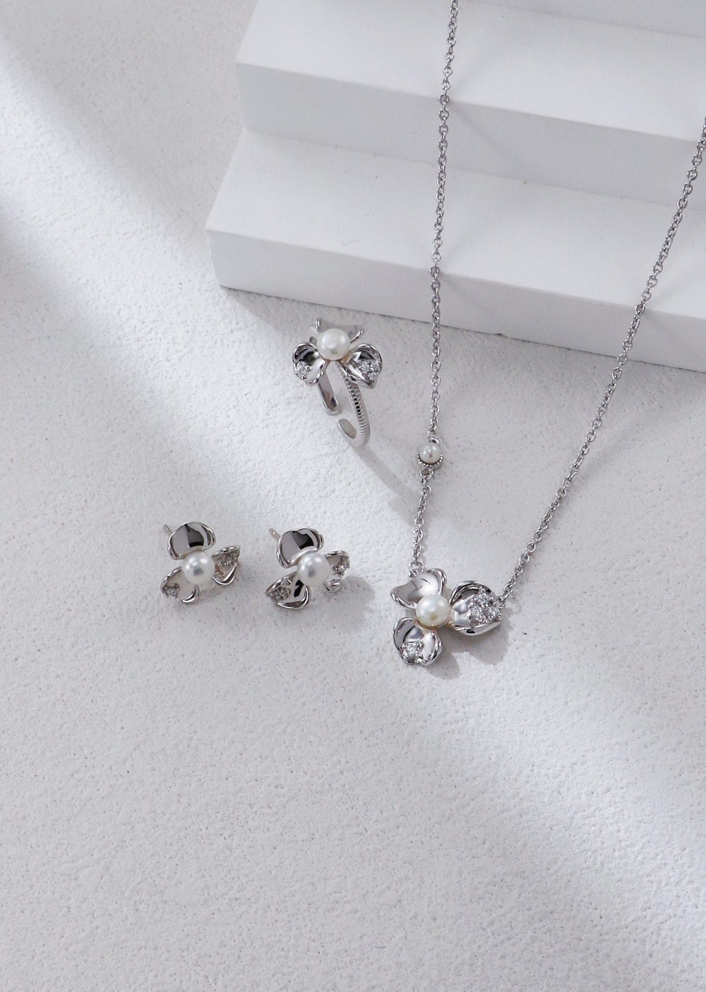 Lustre Bloom - Lierah