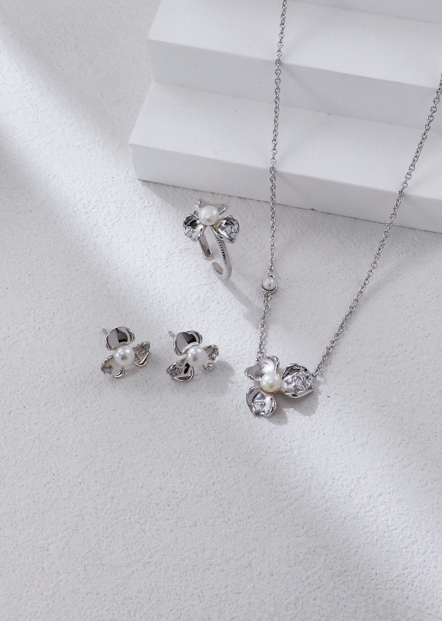 Lustre Bloom - Lierah