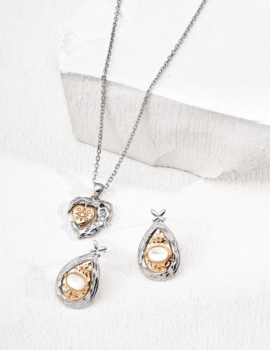 Radiant Heart - Two-Tone Pendant Necklace - Earrings | Lierah