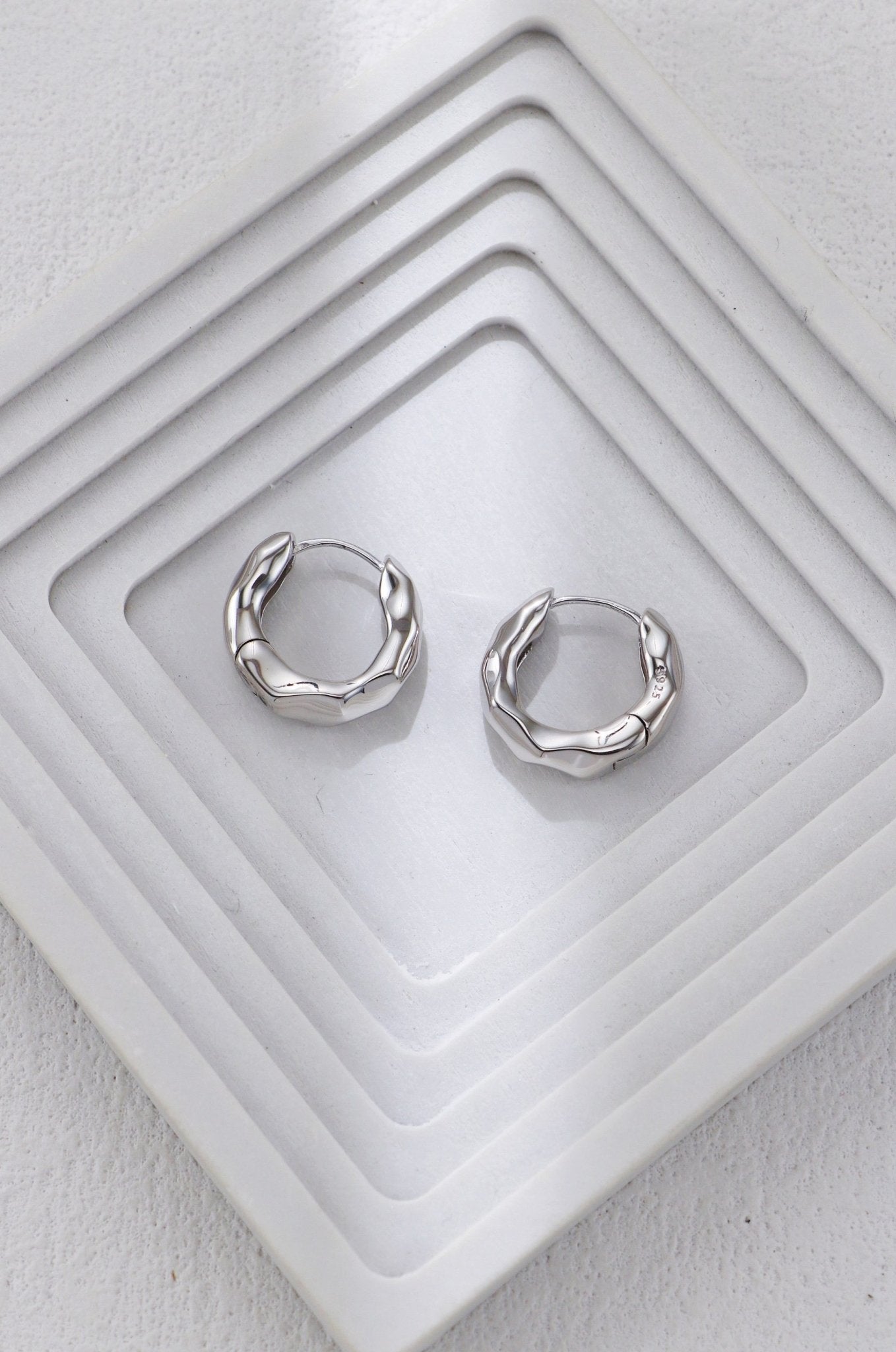 Sculpted Hoop - Lierah