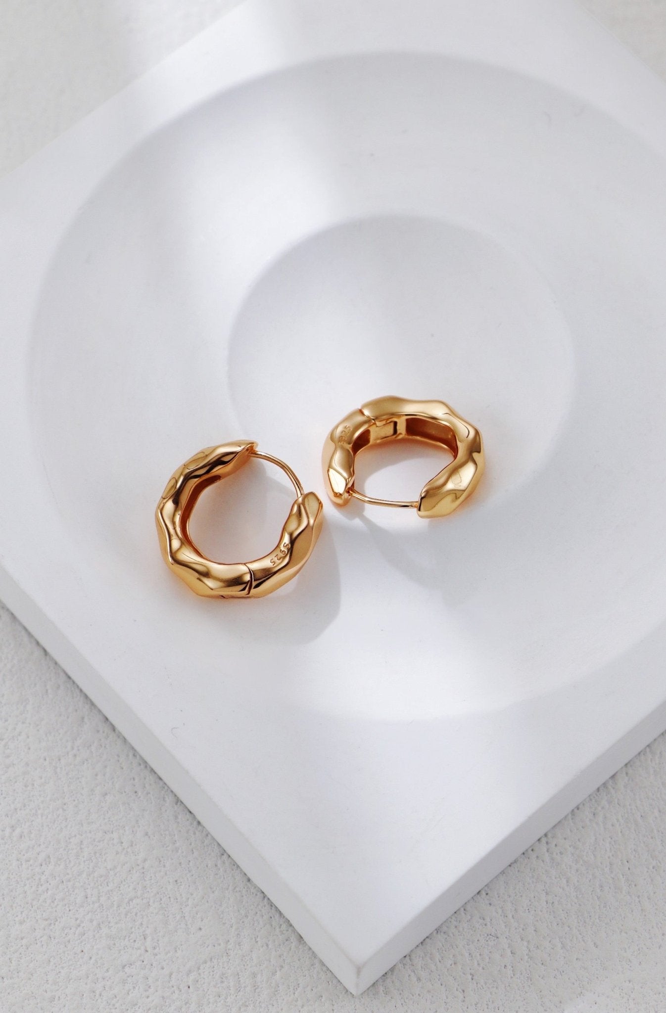 Sculpted Hoop - Lierah