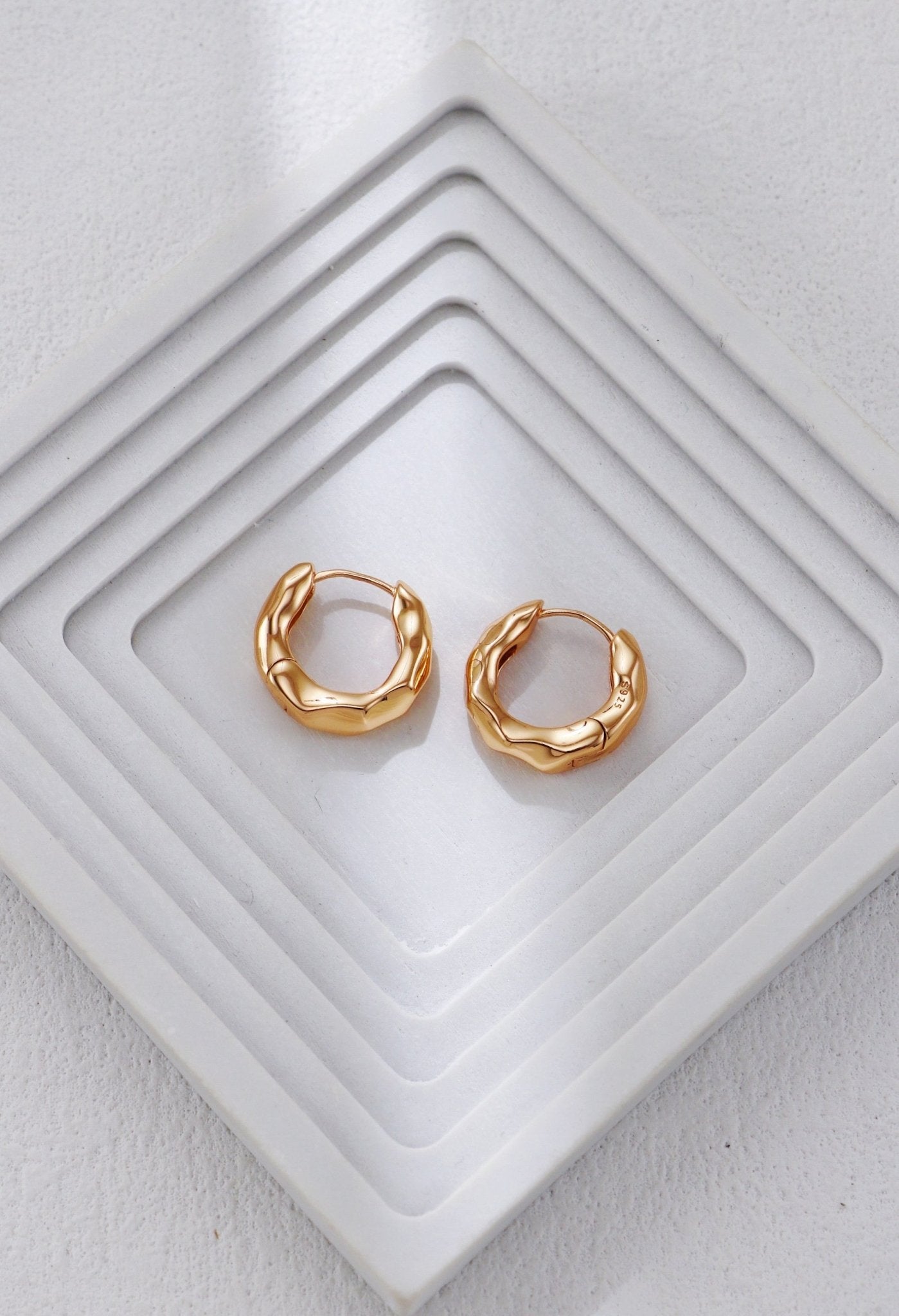 Sculpted Hoop - Lierah